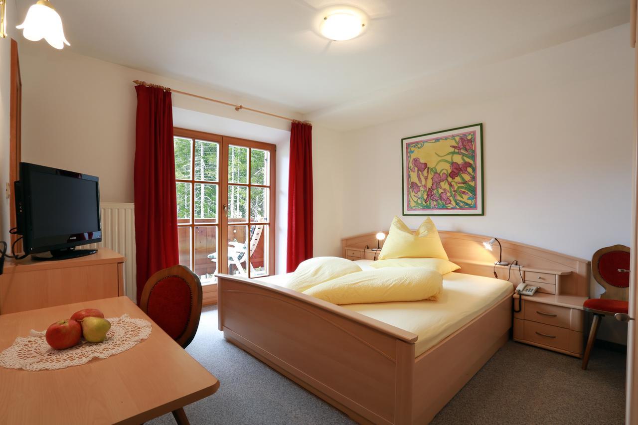 Hotel Steinerhof Braies  Esterno foto
