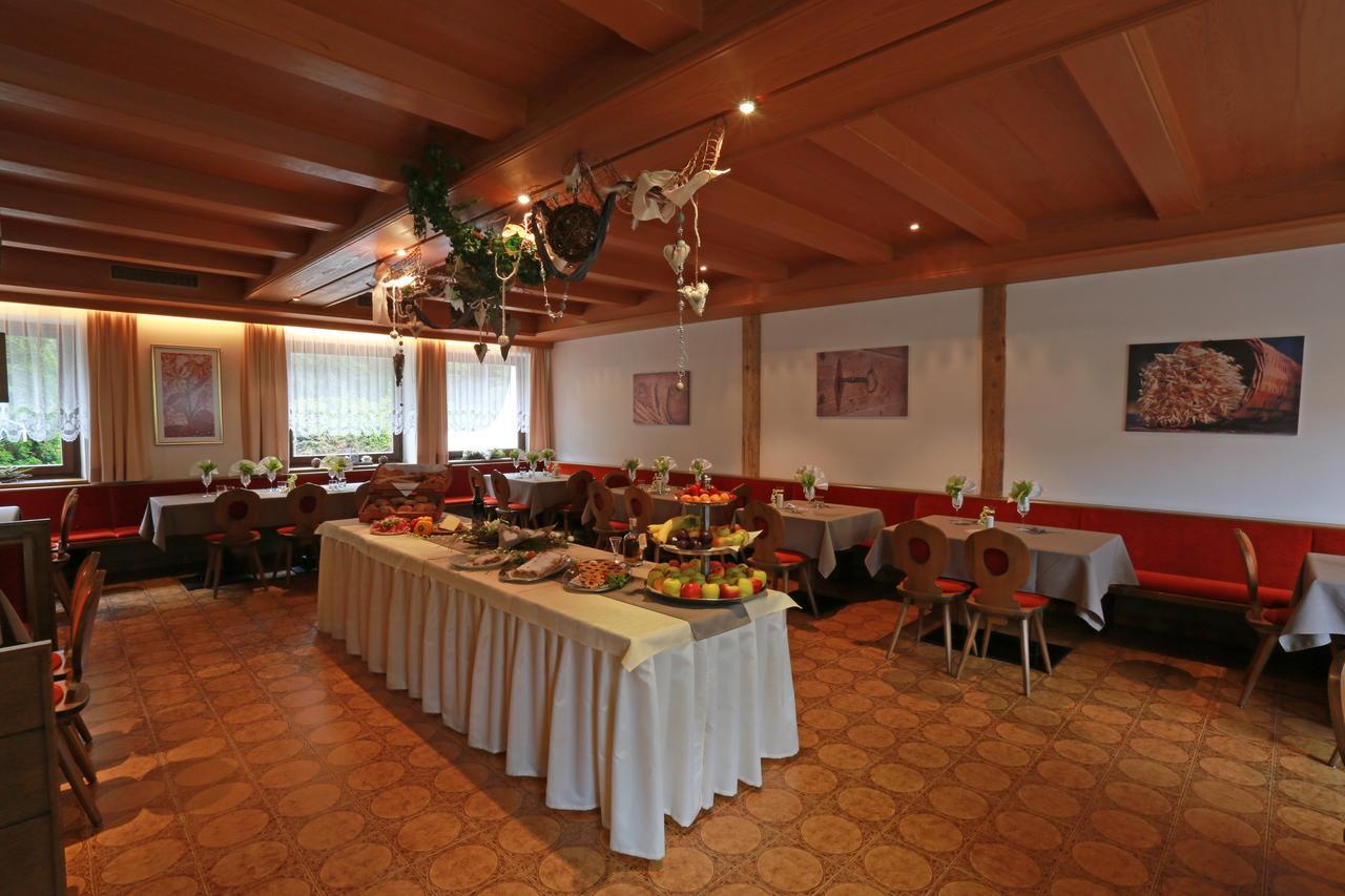 Hotel Steinerhof Braies  Esterno foto