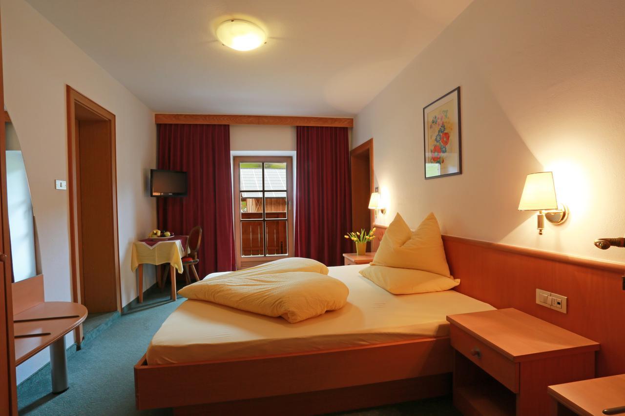 Hotel Steinerhof Braies  Esterno foto