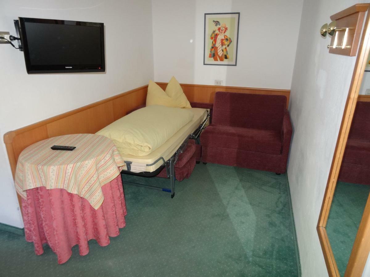 Hotel Steinerhof Braies  Esterno foto